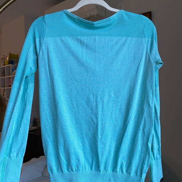 Nike dri fit shirt S size women’s - Picture 3 of 4